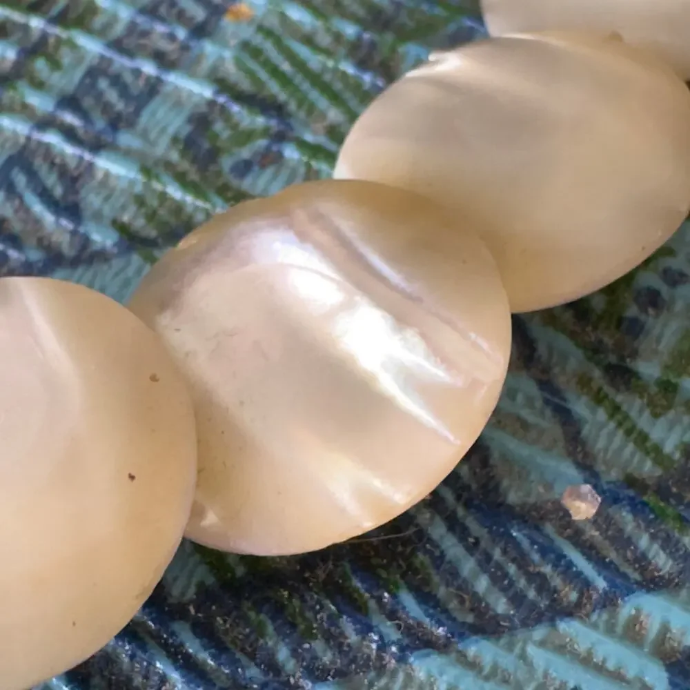 Vintage MOP Mother of Pearl 26” Disc Choker Necklace 1960’s Natural White Shell